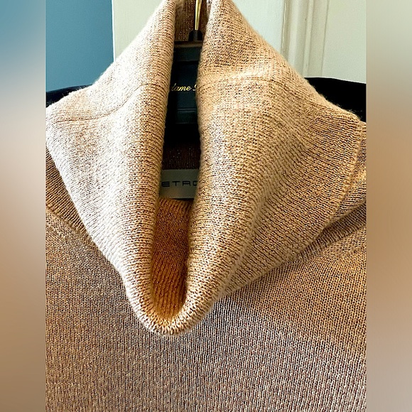 ETRO GOLD METALLIC WOOL KNIT GOSSAMER TURTLENECK! Made in Italy!
Size 40 (US 4) - Picture 5 of 6